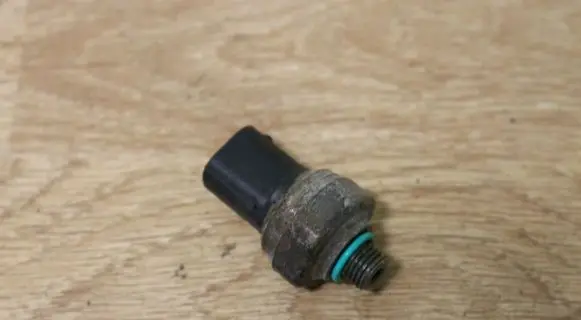 BMW 3 E90 E91 Air conditioning (A/C) pressure sensor 