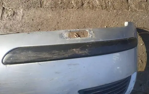 Ford Mondeo Mk III Front bumper splitter molding 