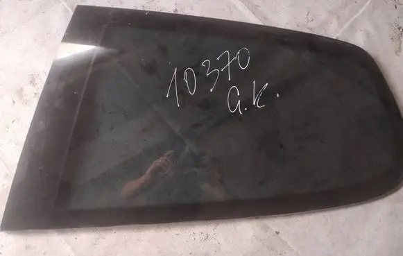 Volkswagen Golf V Rear side window as2