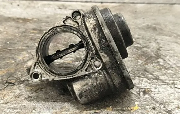 Volkswagen Touran I Throttle valve 038128063