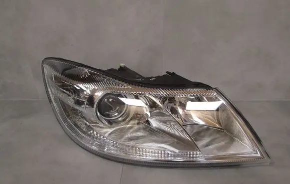 Skoda Octavia Mk2 (1Z) Headlight/headlamp 1Z1941016F 24705202000114 1EL24705202