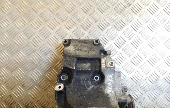 Volkswagen PASSAT B5.5 A/C compressor mount bracket 038260885C