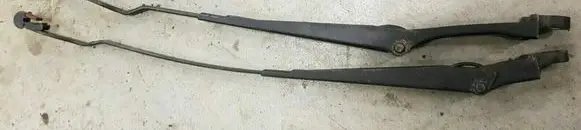 Volkswagen PASSAT B3 Front wiper blade arm 357955410 357955409
