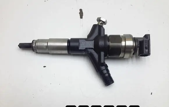 Subaru Forester SH Fuel injector 16613aa020