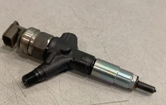 Subaru Legacy Fuel injector 16613AA030 03M04840