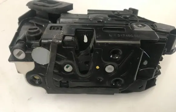 Volkswagen Polo V 6R Rear door lock 5K4839015F