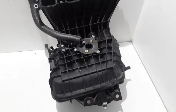 BMW 1 E81 E87 Intake manifold 7556613 22845910