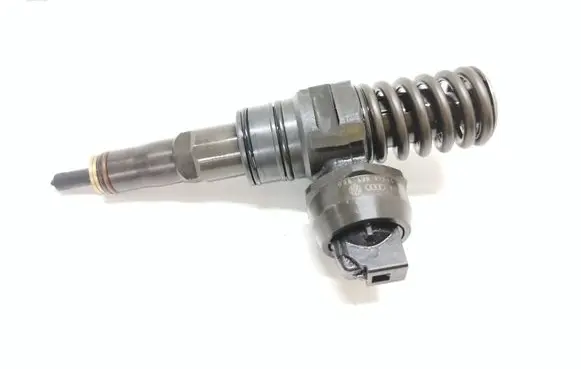Skoda Octavia Mk2 (1Z) Fuel injector 0414720215 PDB016 038130073AG