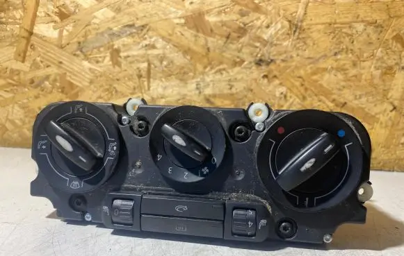 Volkswagen Caddy Climate control unit 743138