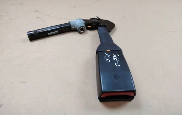BMW 5 E39 Front seatbelt buckle 02912E