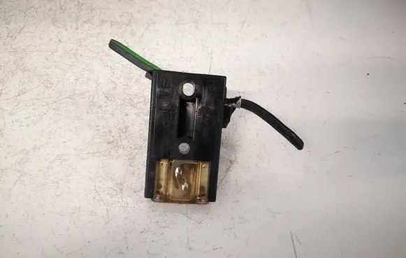Volkswagen PASSAT B5 Fuse 8A0937530