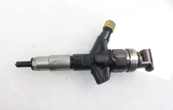 Subaru Impreza III Fuel injector 16613AA020