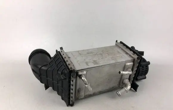 Volkswagen Tiguan Intercooler radiator 04E145785E