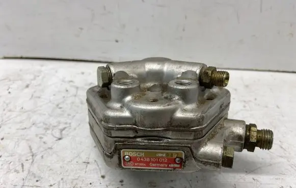 Mercedes-Benz E W124 Fuel injection (other) 0438101012 BOSCH
