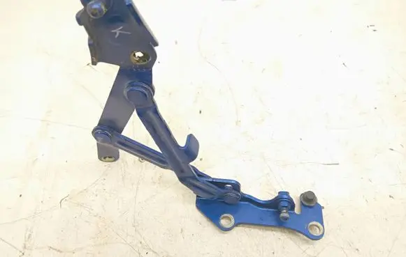 Mitsubishi Lancer VIII Tailgate/trunk/boot hinge