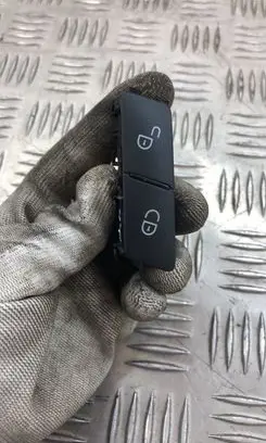 Mercedes-Benz C W204 Central locking switch button A2049058402