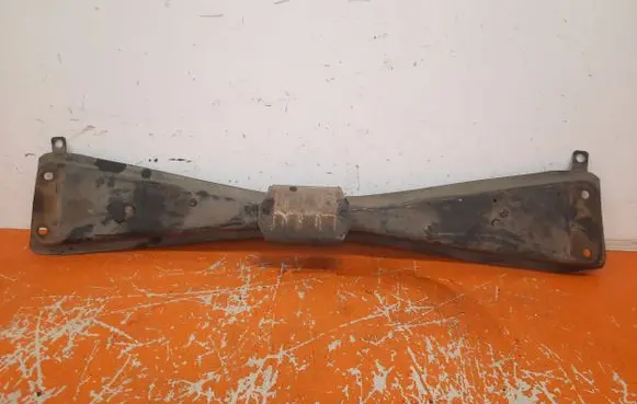 Nissan Pathfinder R50 Gearbox mounting bracket