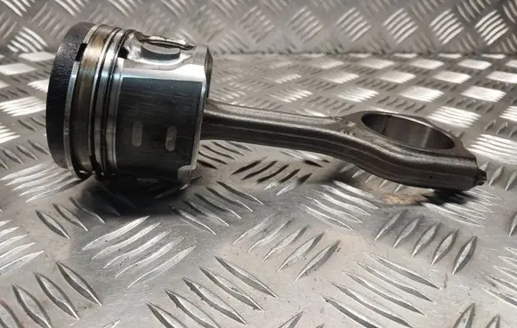 Ford Focus Piston with connecting rod 619 75L101