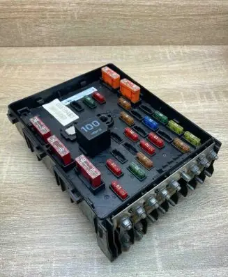 Volkswagen PASSAT B6 Fuse module 3C0937125