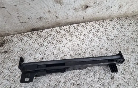Radiator mount bracket
