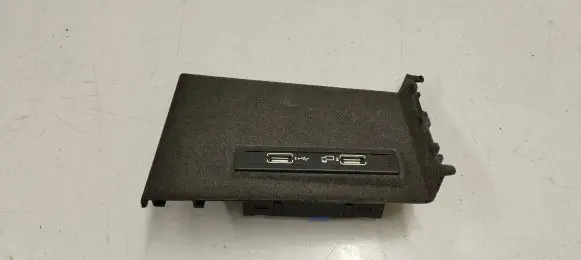 Mercedes-Benz GLE (W166 - C292) USB socket connector A1728202000