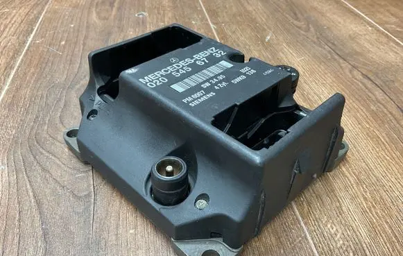 Mercedes-Benz Vito Viano W638 Ignition amplifier control unit 0205456732