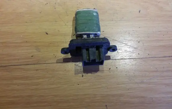 Fiat Punto (176) Heater blower motor/fan resistor B837