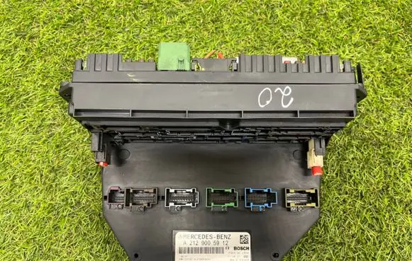 Mercedes-Benz GLK (X204) Fuse module A2129005912 A2129015204 A2129025205