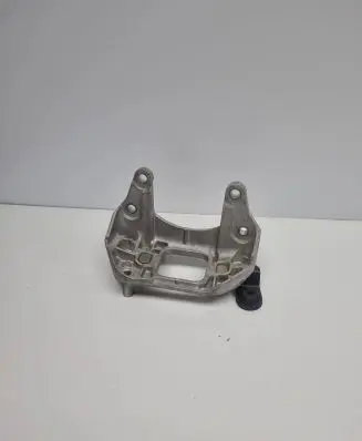 Nissan X-Trail T32 Engine mounting bracket 038170