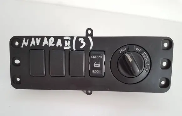 Nissan Navara D40 Other switches/knobs/shifts 061B54
