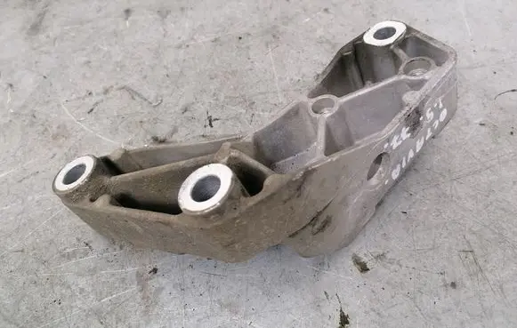 Skoda Octavia Mk2 (1Z) Engine mounting bracket 1K0199117
