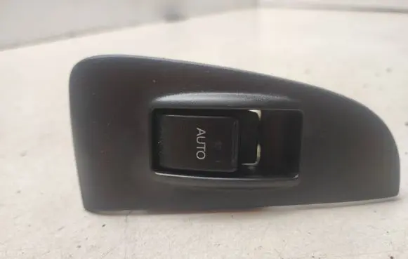 Toyota Avensis T250 Electric window control switch 7427105020