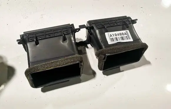 Honda CR-V Dash center air vent grill
