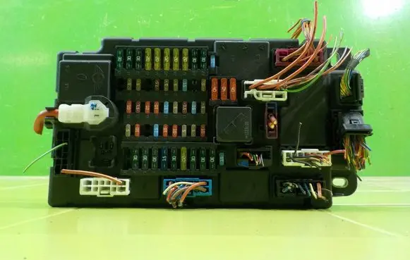 Mini Cooper Countryman R60 Fuse box set 9811672 BEZPIECZNIKOW