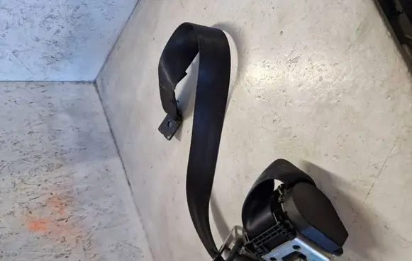 Rear seatbelt