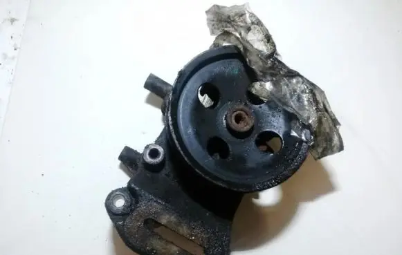 Mitsubishi Carisma Power steering pump 26043436