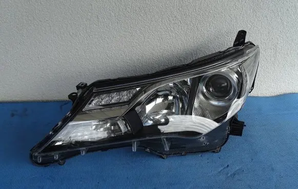 Toyota RAV 4 (XA40) Headlight/headlamp W0836