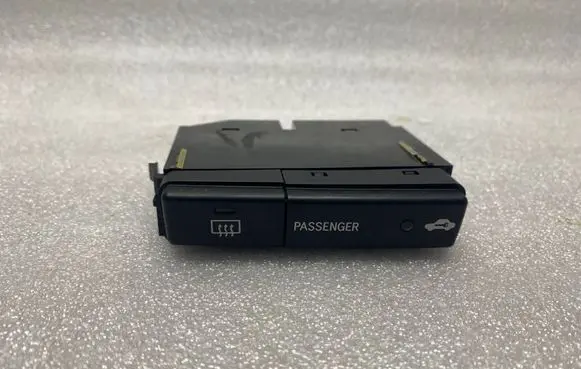 Toyota Avensis T250 Windscreen/window heater switch 8479005130C MS38DA00052 03W38E
