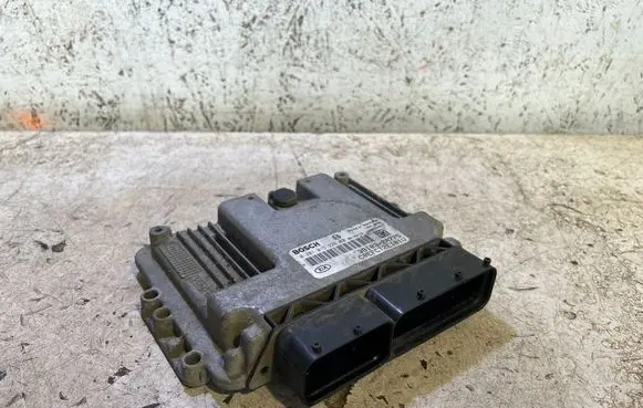KIA Ceed Engine control unit/module 0281015226 1039S26577 391032A775