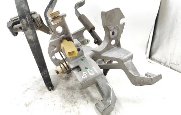 Audi 80 90 B3 Pedal assembly 893721115