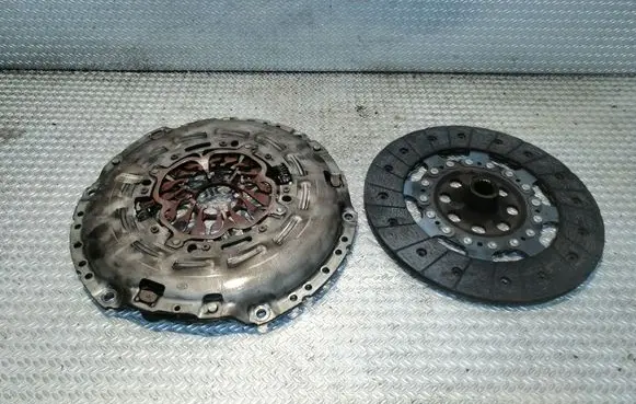 Renault Master III Pressure plate 8200882534 LUK 1426G1704