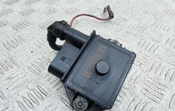 BMW 5 E60 E61 Glow plug pre-heat relay 8591723