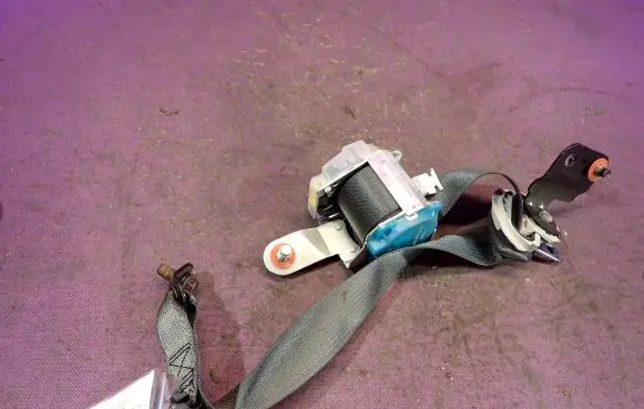 KIA Carens I Front seatbelt 89810201D030