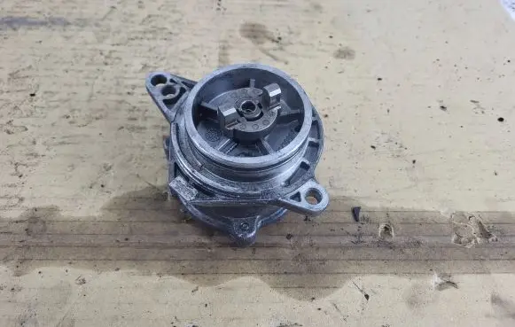 BMW 3 E46 Vacuum pump 96110885