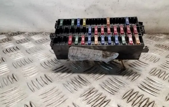 Opel Movano A Fuse module 8200538364