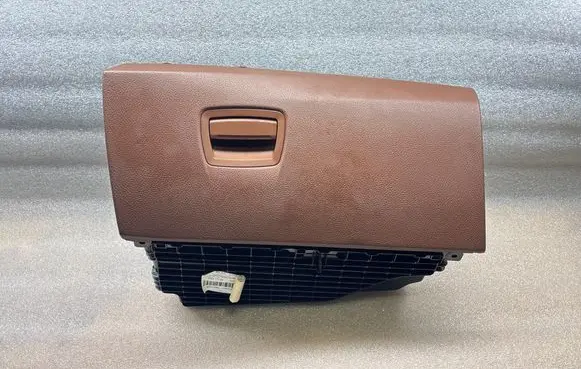 BMW 5 F10 F11 Glove box 9173907 11242010