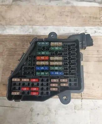 Audi A6 S6 C6 4F Fuse module