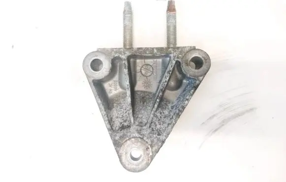 Ford Mondeo Mk III Engine mounting bracket
