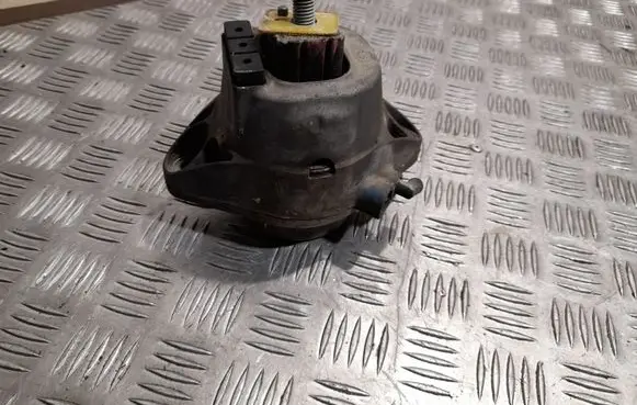 Chevrolet Camaro Engine mount bracket P23340399