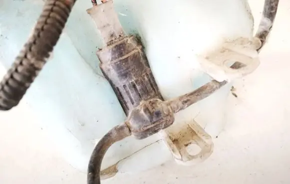 Alfa Romeo 147 Windscreen/windshield washer pump c1841 005809